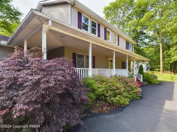 2141 Shore Line Dr, Pocono Summit, PA 18346