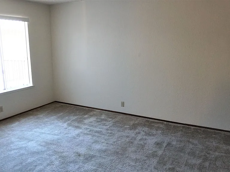 Garfield Court Apartments — Photo 13