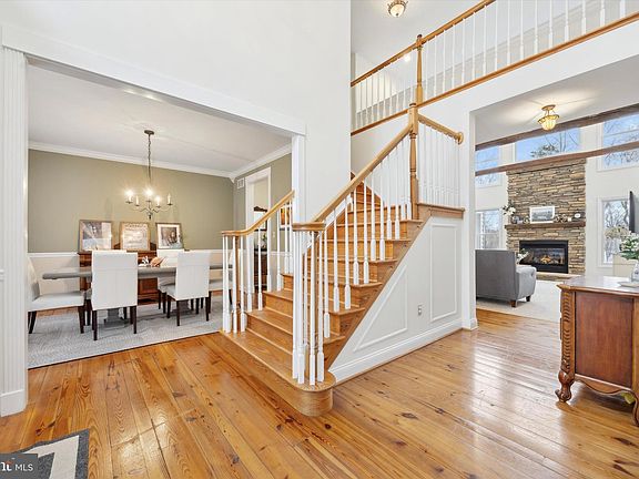 4th image of 185 Clover Ln