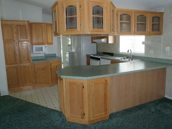 5th image of 210 E Crusader Dr
