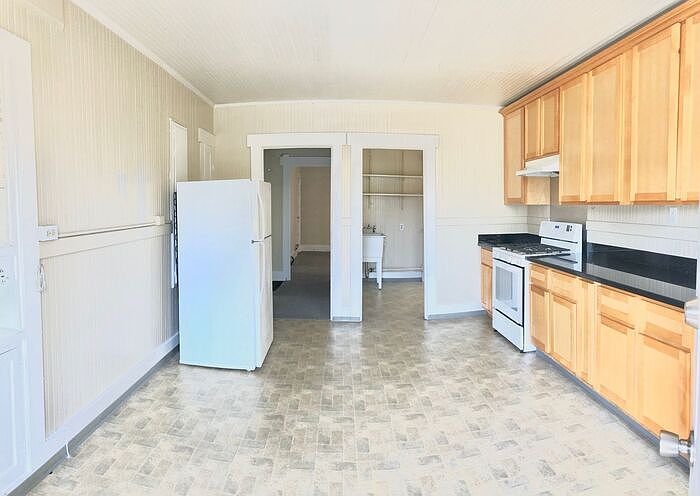 1st image of 1051 Grand Ave