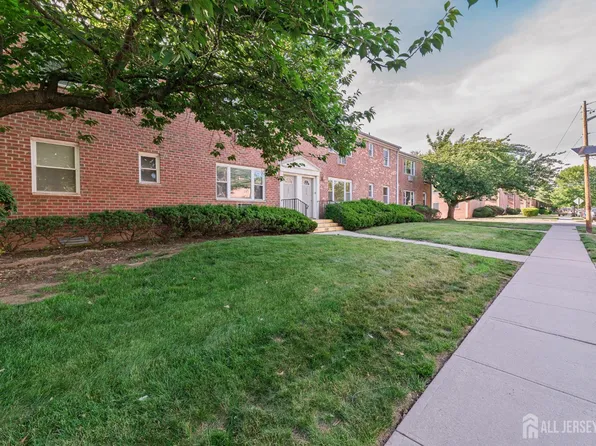 42 York Dr APT 6A, Edison, NJ 08817