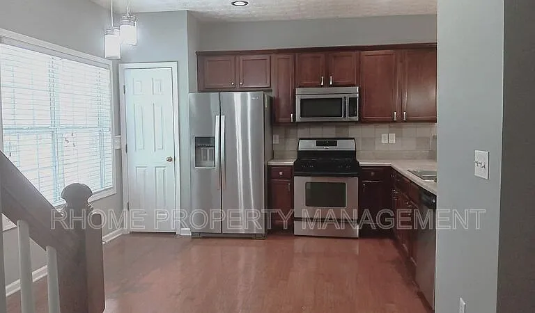 756 Celeste Ln SW — Photo 2