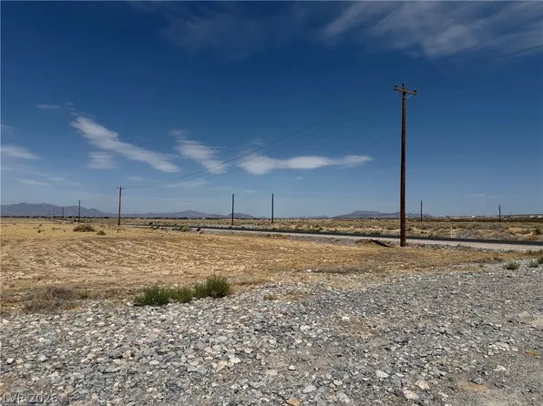 5731 E Gamebird Rd, Pahrump, NV 89061