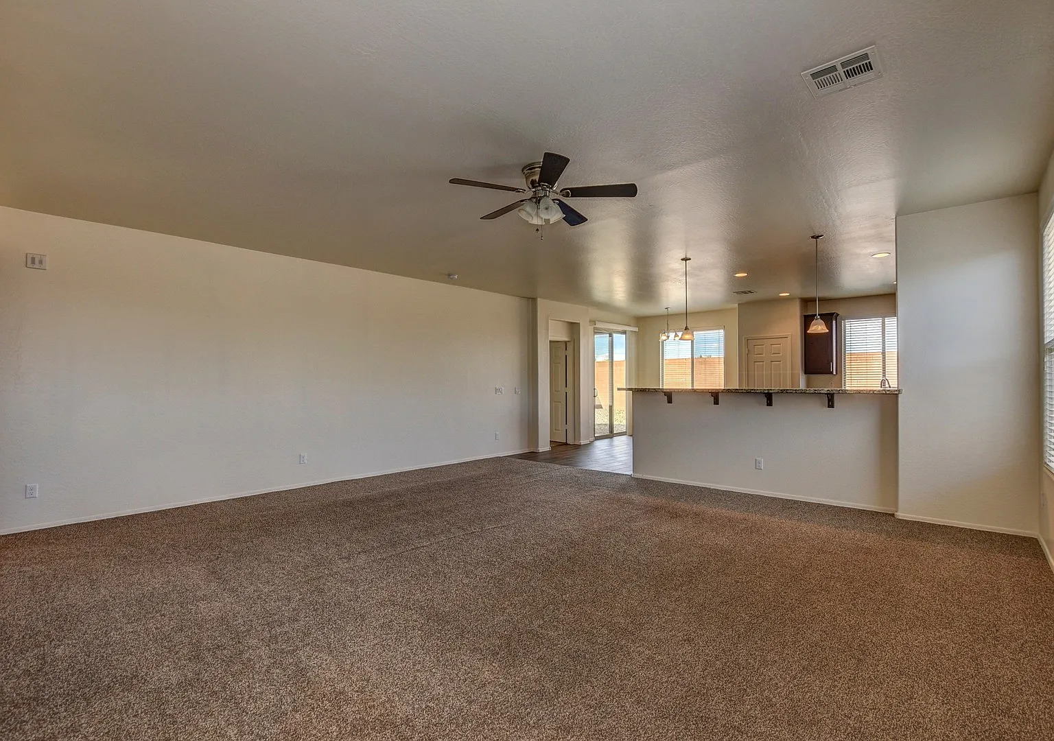 3 Bedroom + Den For Rent In Pronghorn Ranch! — Photo 4