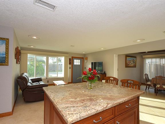 3rd image of 1658 SE 10th Avenue