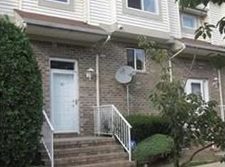 30 Marina View Dr, Sewaren, NJ 07077