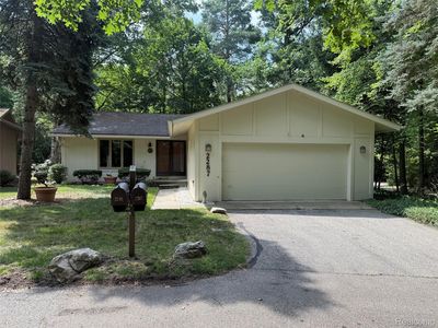 2287 Forest Gln, West Bloomfield, MI, 48324
