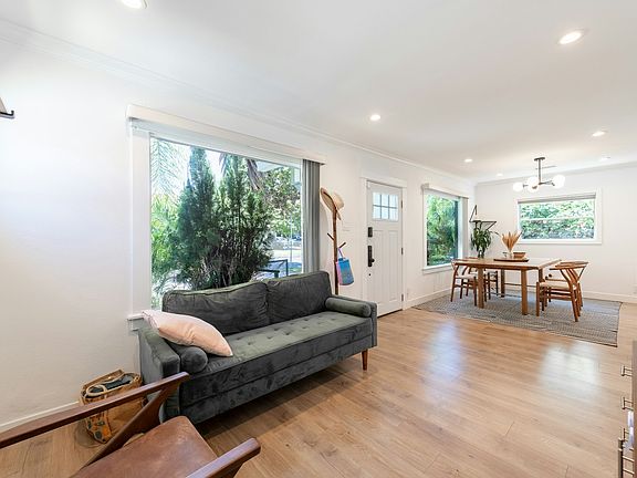 Living Room/Dining Area