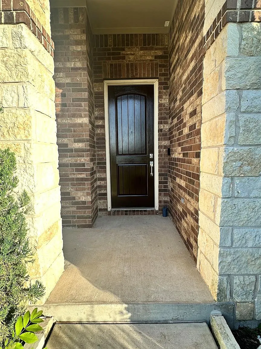 5 bed, 4.0 bath, 3879 sqft, $4,250 — Photo 3