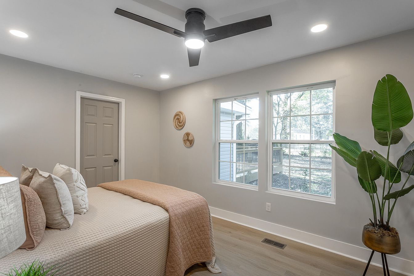 carousel photo #24 (MLS)