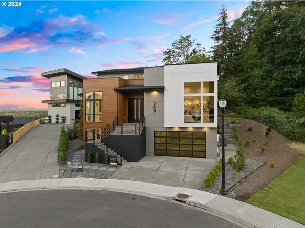 762 NE Province Ct, Camas, WA 98607