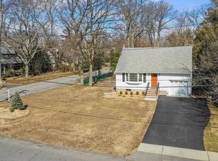 3 Colonial Rd, Midland Park, NJ 07432
