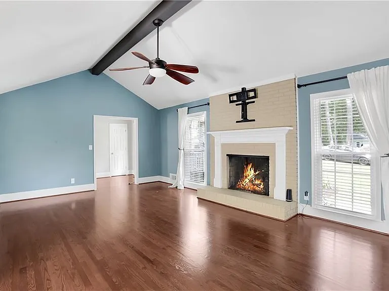 455 Persimmon Ln — Photo 9