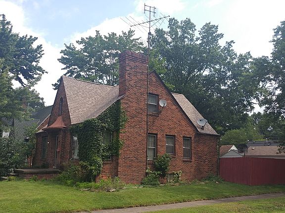 2nd image of 415 Kenmore Ave SE