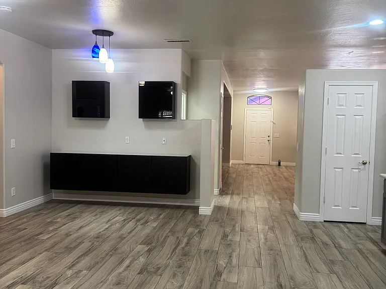 8421 W Mohave St — Photo 7