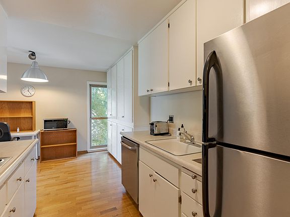 5th image of 2315 Eastridge Ave APT 726