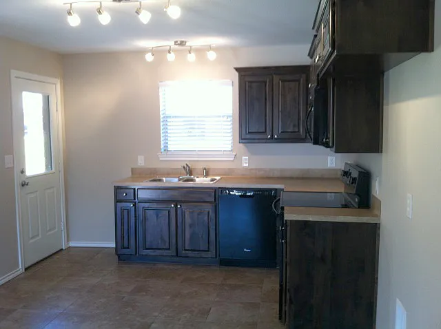 Coming Soon! 1 Bedroom 1.5 Bath Townhome For Rent In Lindale — Photo 4