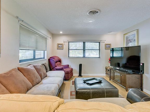 5th image of 1415 Gleneagles Way