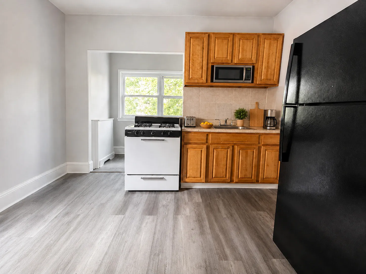 Second-Floor 2-Bedroom Apartment in Cobbs Creek — Photo 4