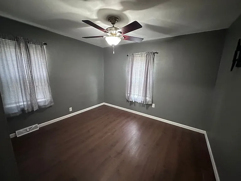 2415 Jerden Ave — Photo 17
