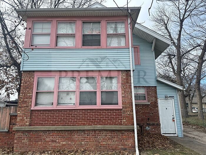 1st image of 1124 S Ash Ave APT B