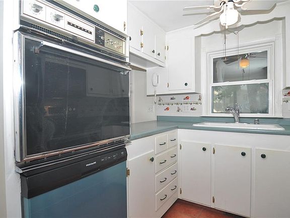 5th image of 25 N Howard Ave