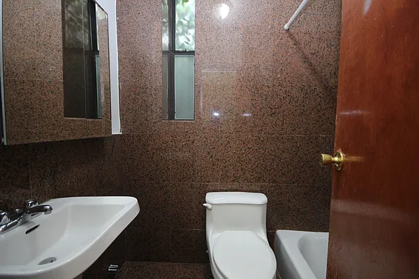 Rented by Compass | media 18