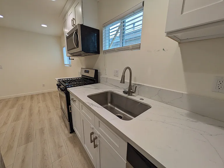 200 E Phillips St #202 — Photo 4