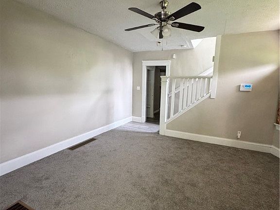 5th image of 10604 Gooding Ave