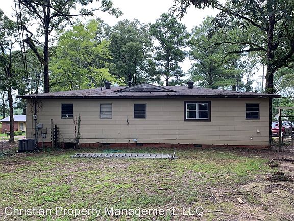 3rd image of 1911 Gloria Dr
