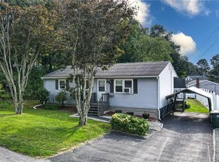 21 Laurel Ave, Coventry, RI 02816