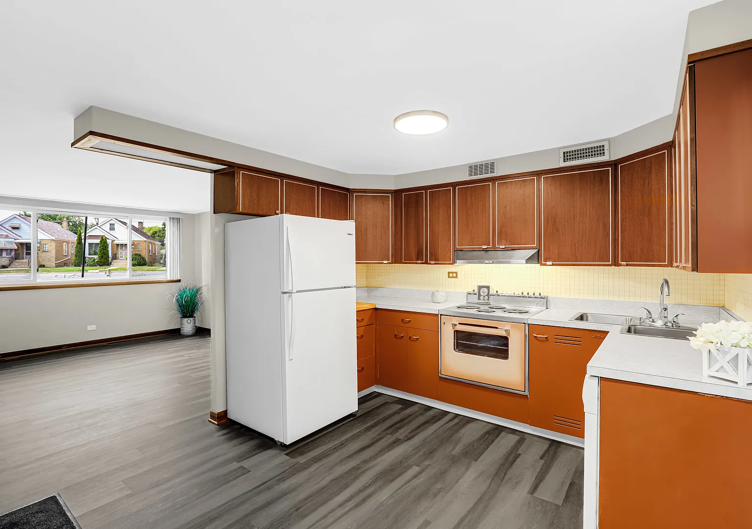 7105 W Foster Pl — Photo 4