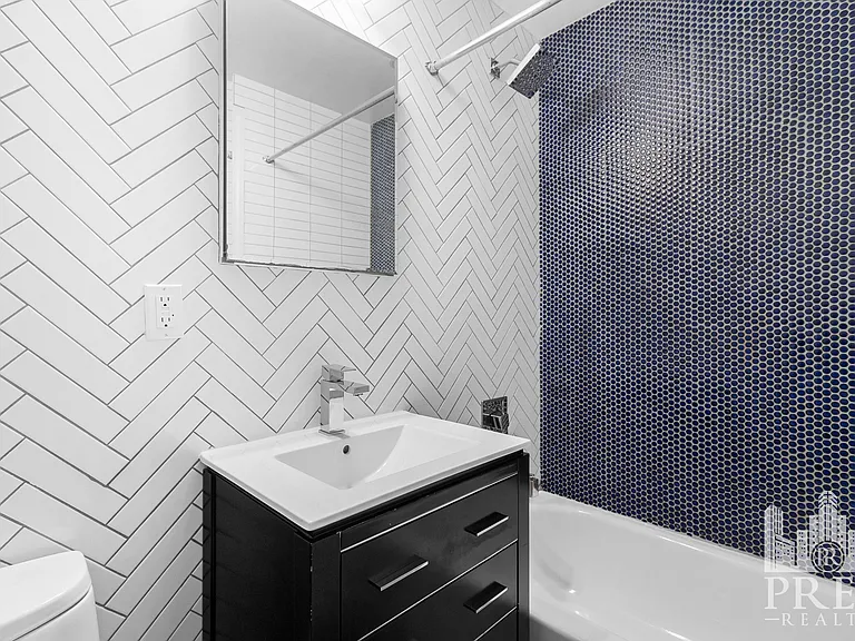 329 E 10th St #1 — Photo 13