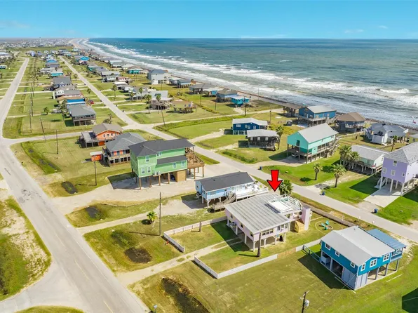 922 Seashell Dr, Freeport, TX 77541