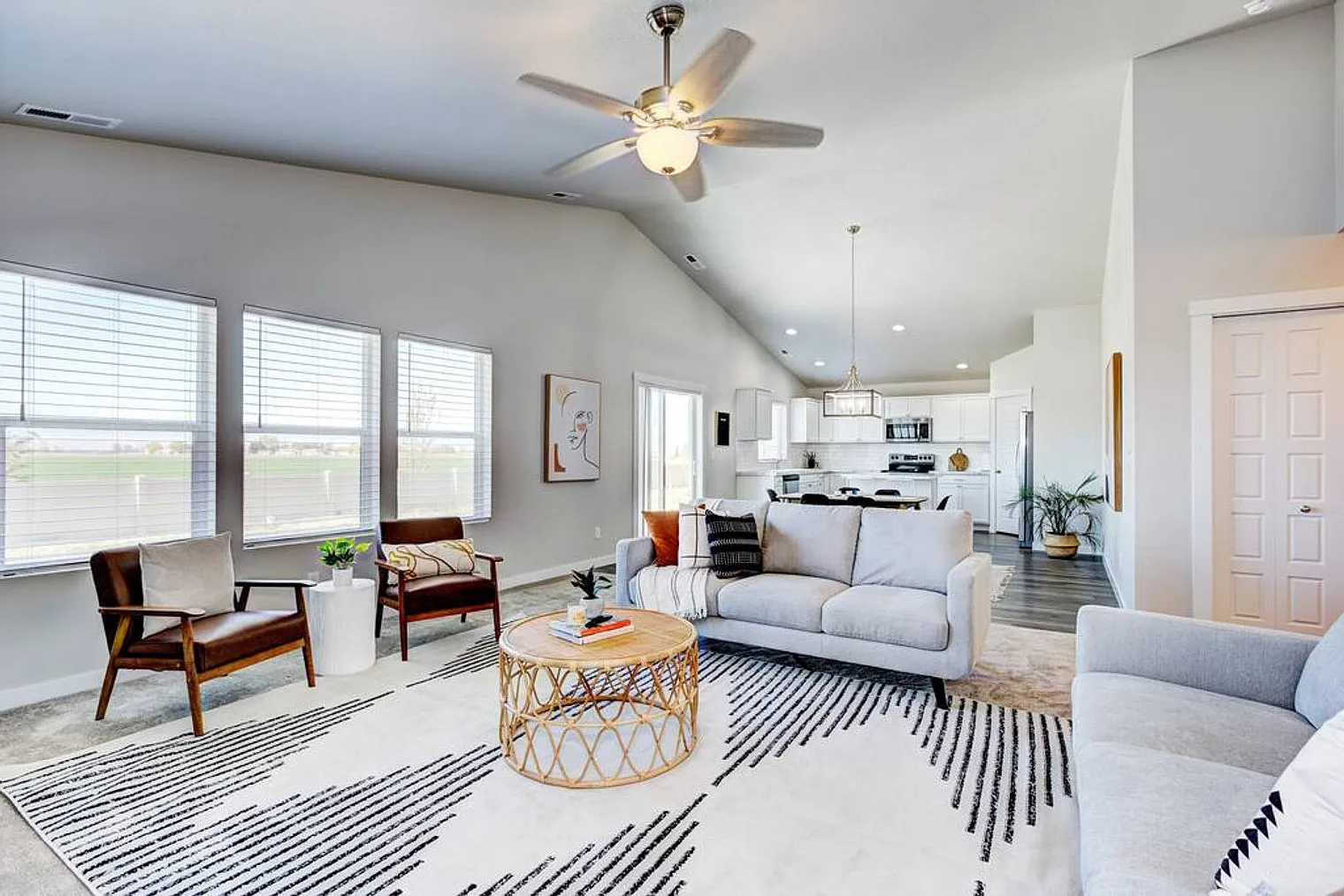5 bed, 2.0 bath, 2023 sqft, $2,998 — Photo 4