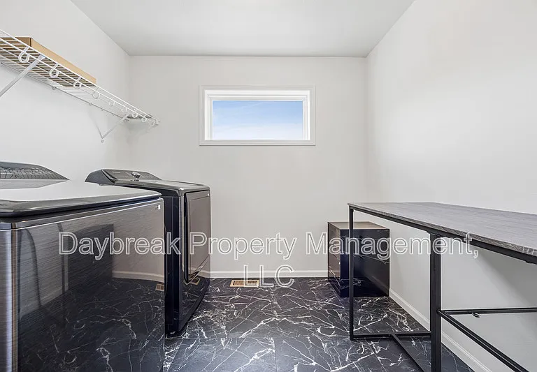 7909 Lost River Rd — Photo 29