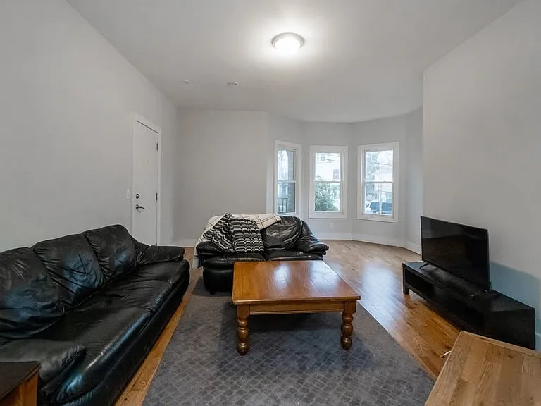 467 Fairview Ave #1 — Photo 2
