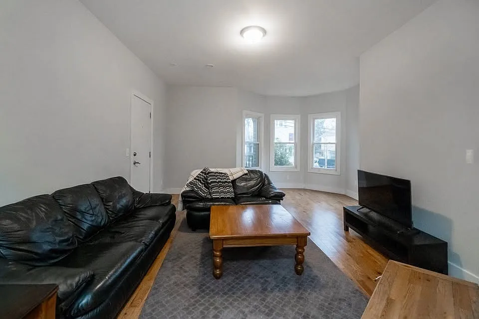 Building Photo - 467 Fairview Ave #1