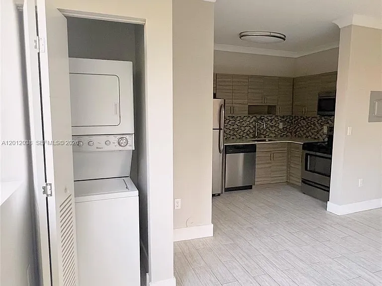 115 Menores Ave #3 — Photo 4