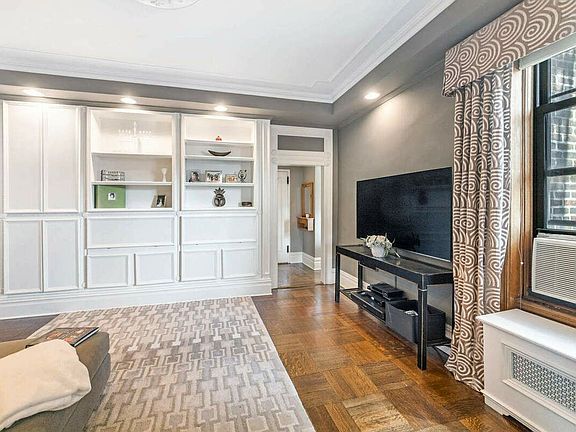 2nd image of 255 W 108th St #9ED