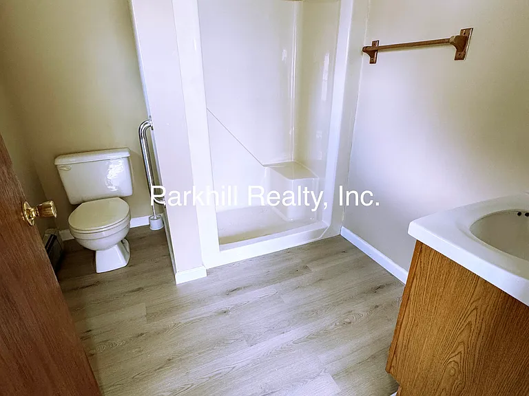 154 S Broadway — Photo 5