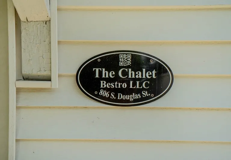 806 S Douglas St — Photo 4