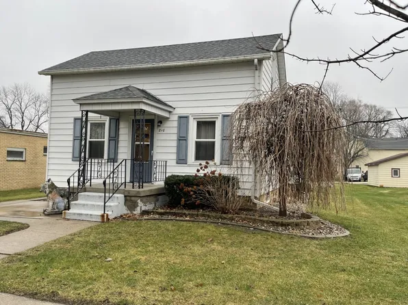 210 S Main St, Herscher, IL 60941