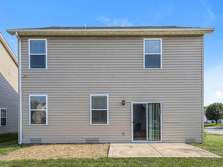 672 Cloverfield Ln — Photo 17