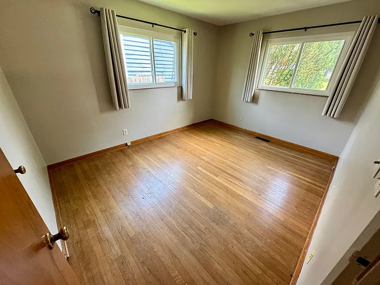 2562 Bristol Rd — Photo 36