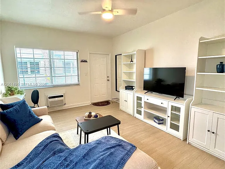 1561 Lenox Ave #6 — Photo 5