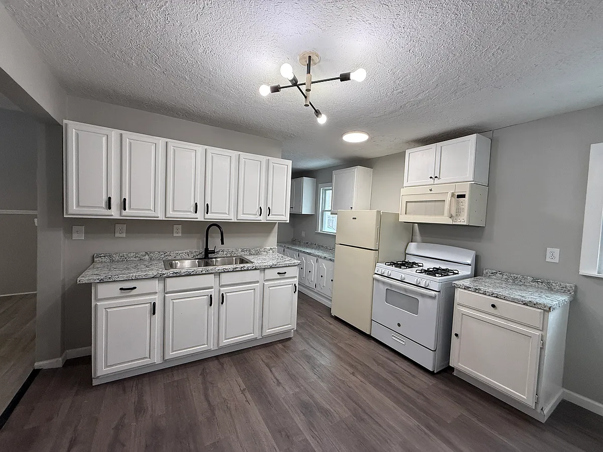 Building Photo - 404 W State St #2