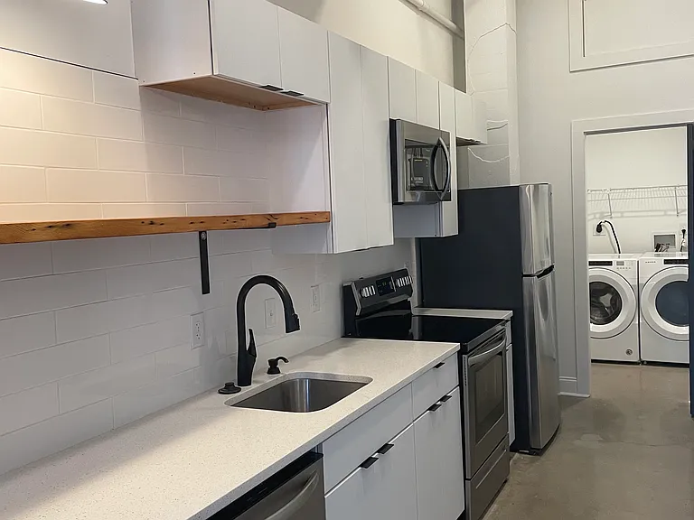 401 Rivermont Ave — Photo 2