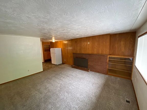 3rd image of 146 Stoneway Dr NW